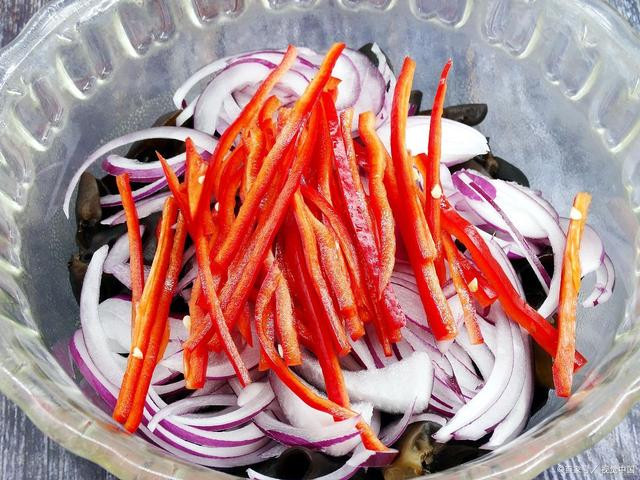 2. Add ground meat. Cook for about 5 to 7 minutes, until browned and no longer pink. Cook the meat with a wooden spatula. When cooked, turn off the Instant Pot. Drain grease if needed. 3. Add 1/2 cup broth or water. Scrape the bottom of the pan with a wooden spoon or spatula; this will help keep the meat from burning and sticking to the pan.   4. Cut the spaghetti in half. Place in the pot and layer the noodles in a criss-cross pattern. This will help reduce clumping.   5.Add the rest of the soup or water, spaghetti sauce and canned tomatoes (with liquid). Pour these ingredients into the center of the pot. Again, this will minimize burning.  6.Press and eat until most, if not all, of the noodles are submerged.Do not stir the pasta.    6. Close the lid and seal the valve. Set to "Pressure Cook" for 8 minutes. It takes about 10 minutes for the Instant Pot to reach the correct pressure, and then it will start the countdown. The Instant Pot will beep 8 minutes after it's done. Use the quick release to relieve pressure. The Instant Pot will release a rapid flow of pressure, so make sure your face or hands are not near the valve.